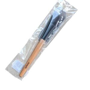 Benefit Cosmetics Foundation Brush NWT